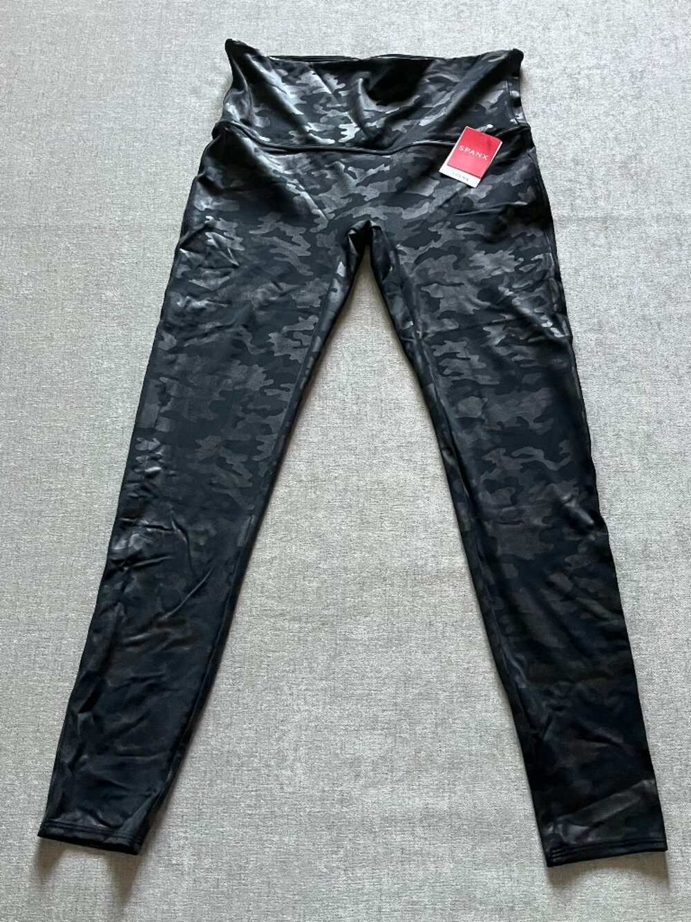 Spanx Faux Leather Camo Leggings Women XL Black Gray Camoflauge Stretch Gym NWT